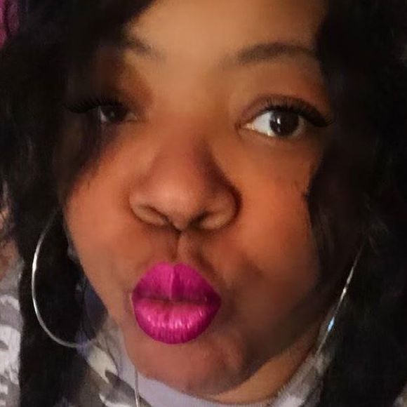 Poshmark profile picture for @tae